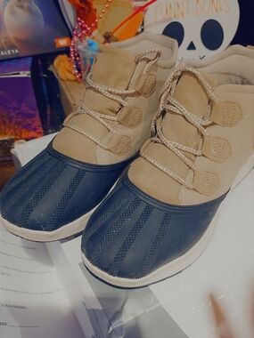 Dream Pairs Tan and Black Duck-Style Ankle Boots
